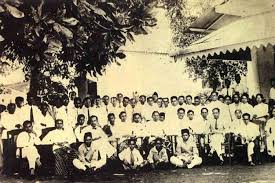 Menumbuhkan rasa persatuan dan semangat kebangsaan melalui peristiwa penting sejarah Indonesia.
