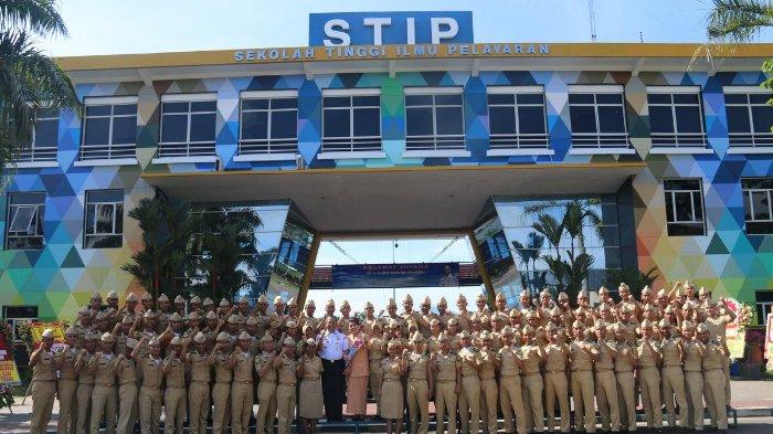 Sekolah Negeri vs Swasta: Memilih Lembaga Pendidikan Pelayaran dan Penerbangan yang Tepat