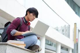 Biaya Kuliah Naik Terus, Masih Relevan Nggak Sih Jadi Sarjana?