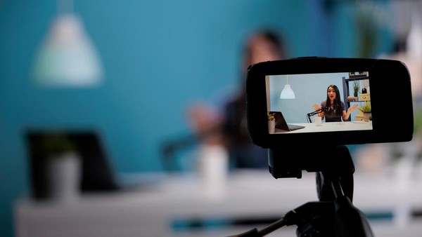 Mengajar Jadi Konten: Apakah Pendidikan Kini Harus Viral Dulu Baru Didengar?